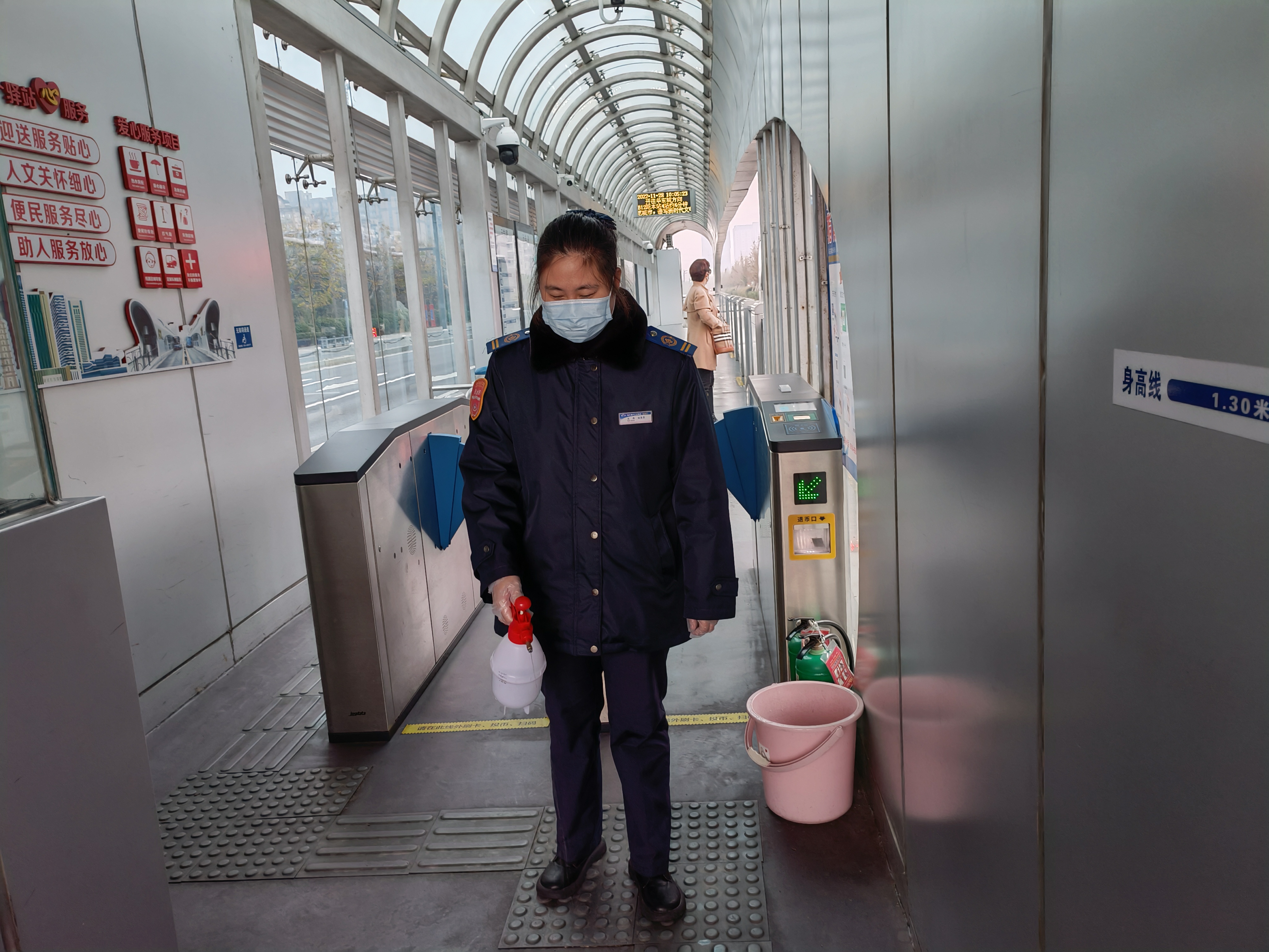 快速公交事業部站務員沈燕幫助乘客找回丟失的包獲感謝