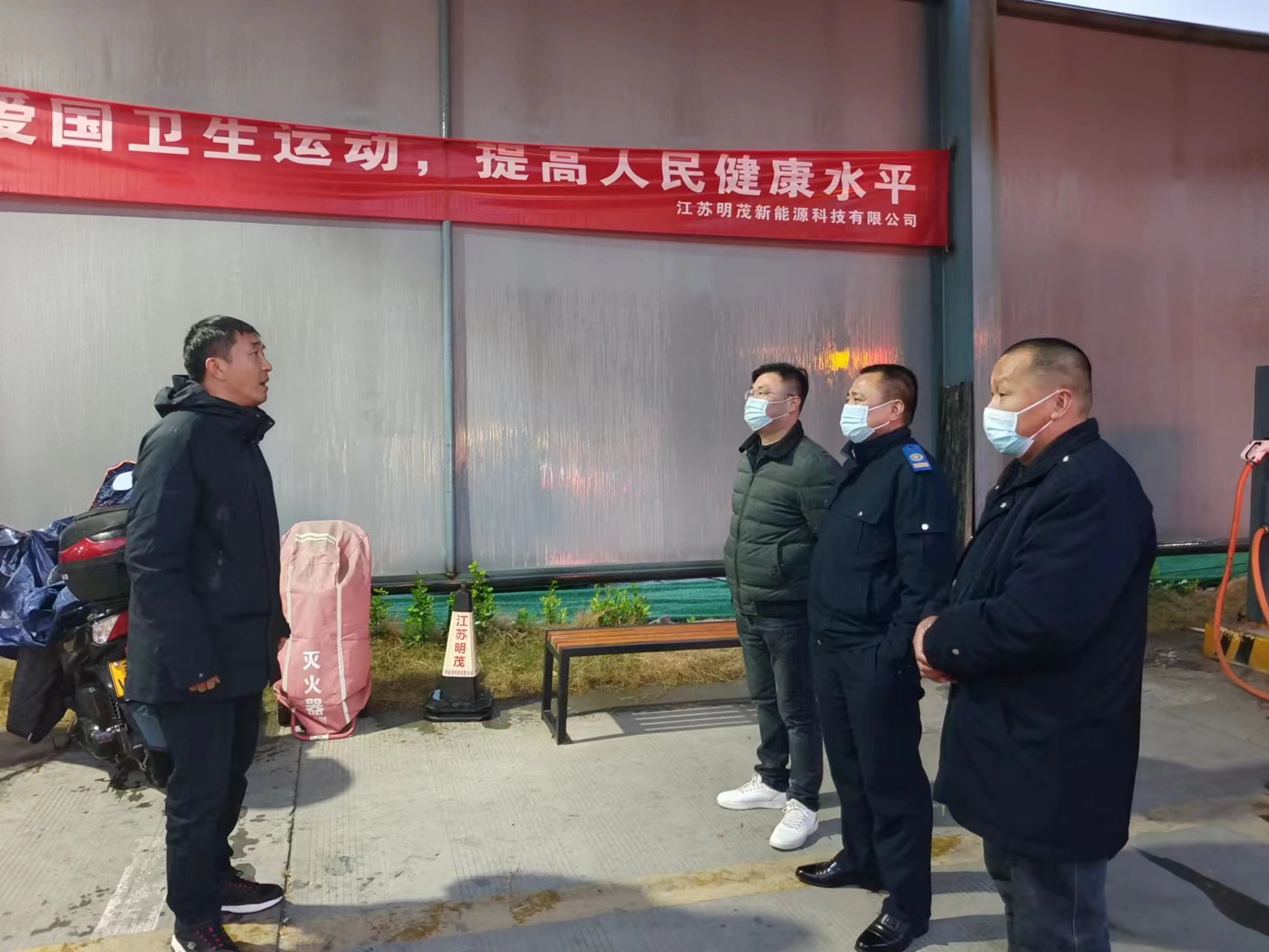 公交集團公交事業(yè)一部多措并舉應(yīng)對雨天行車安全