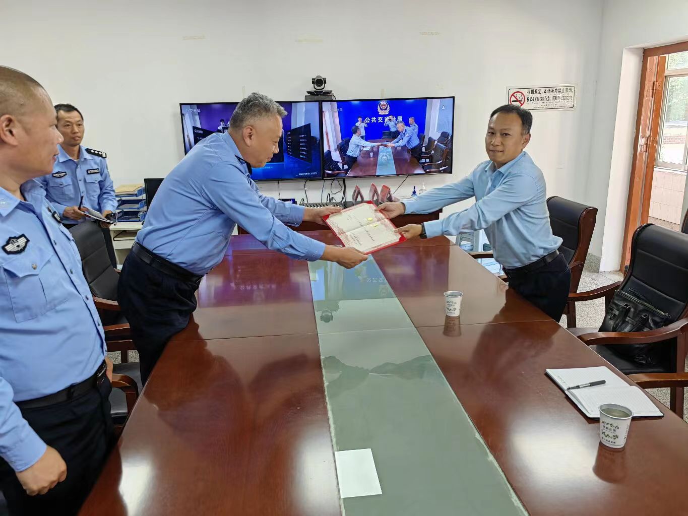 一份“特殊”的聘書，既是榮譽，更是鞭策！新的里程 新的使命——安全保衛部于亮獲聘江蘇省公共交通安保專家