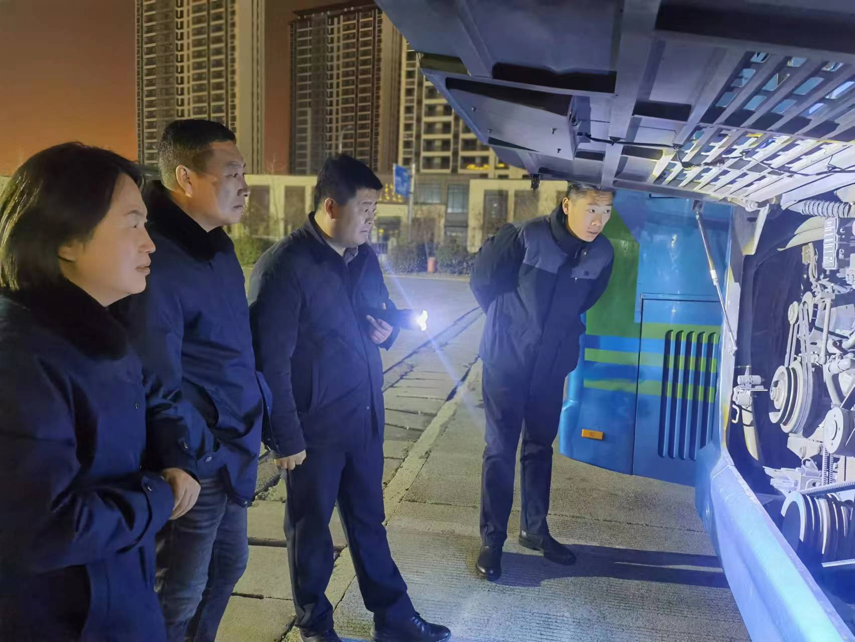 公交集團快速公交事業部開展安全生產夜查工作