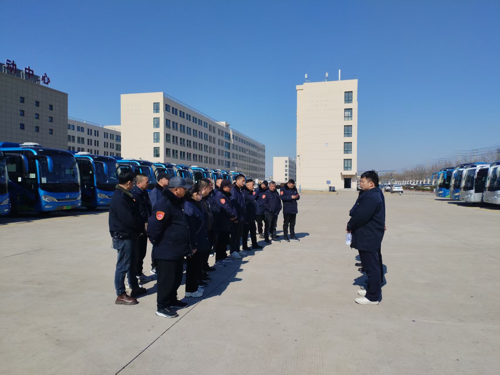 佳連公交召開安全合格班組推進(jìn)交流會議