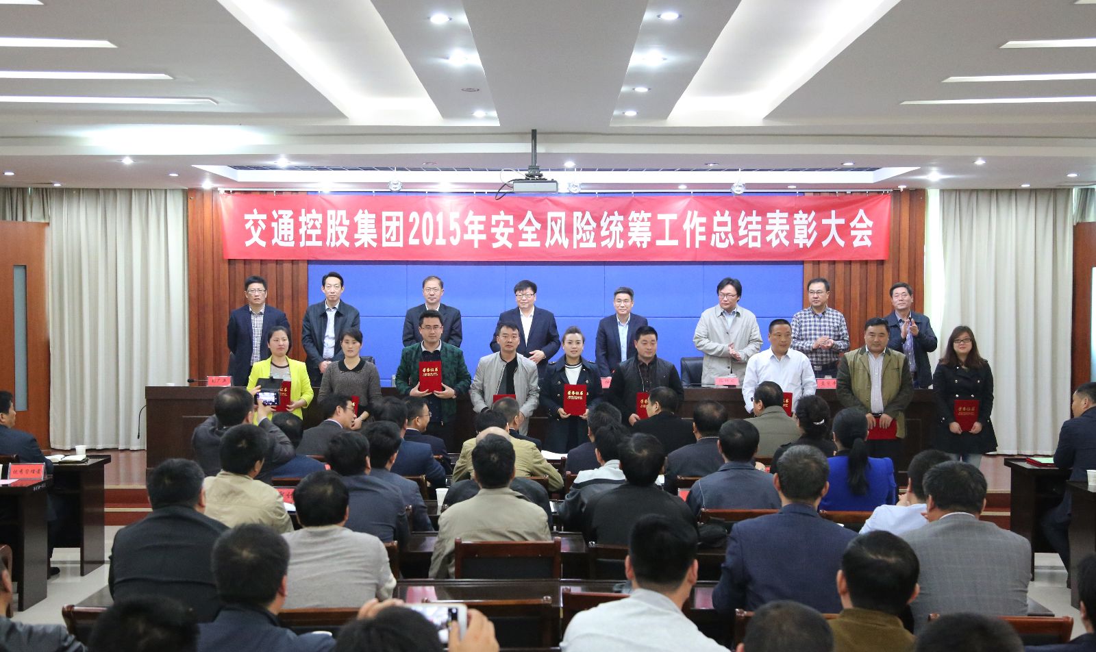 海通公交榮獲集團(tuán)“安全風(fēng)險統(tǒng)籌工作先進(jìn)單位”稱號