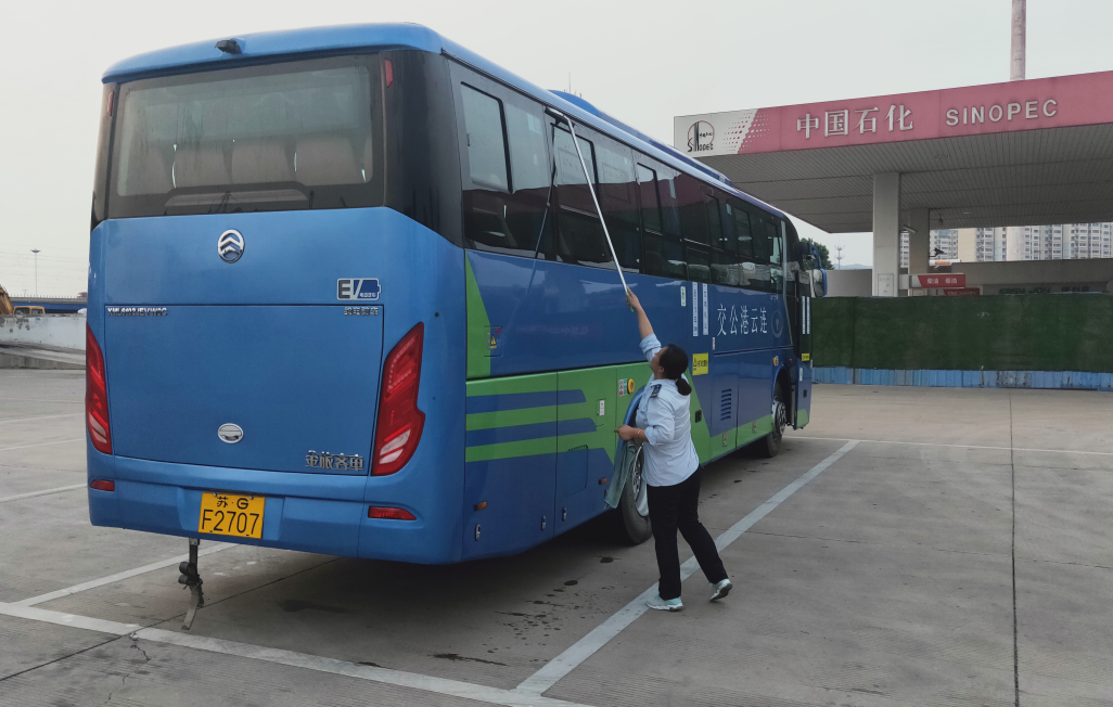 一心一意只為您|港城公交人的十二時(shí)辰