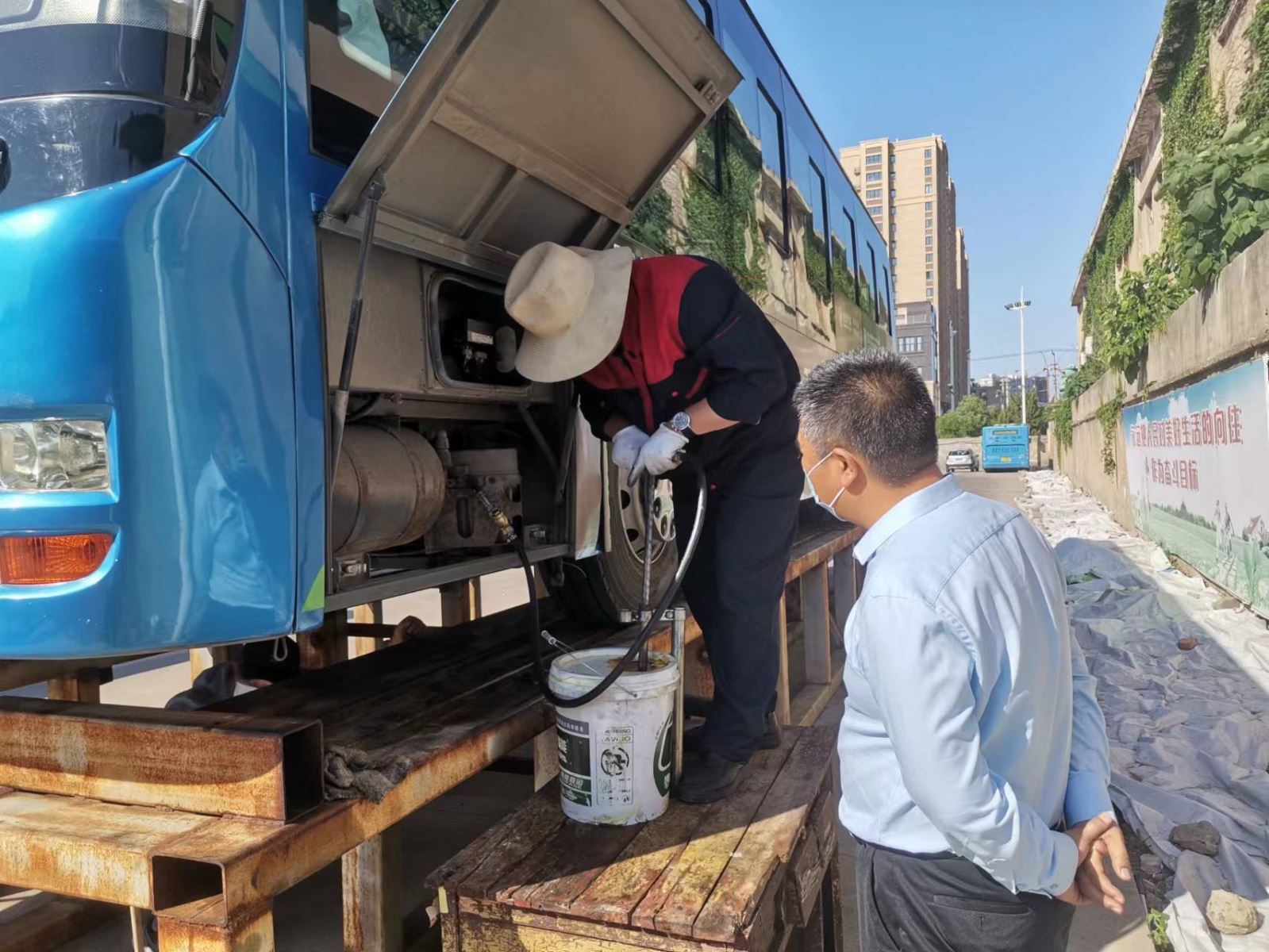 公交集團(tuán)公交事業(yè)一部認(rèn)真開展車輛維護(hù)保養(yǎng) 扎實(shí)做好安全生產(chǎn)月工作