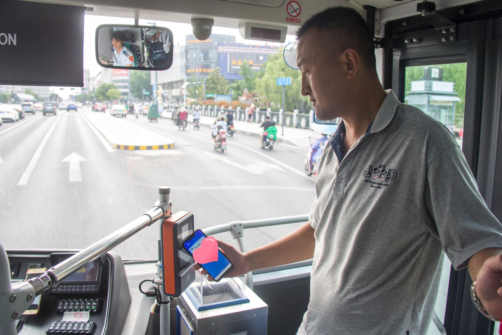 福利！在港城坐公交可以刷支付寶啦！