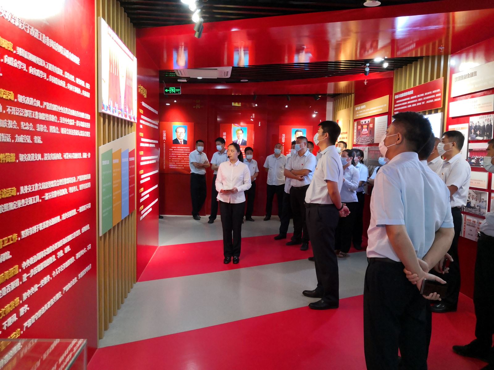 公交集團組織參觀東?？h“廉潤晶都”廉潔警示教育基地