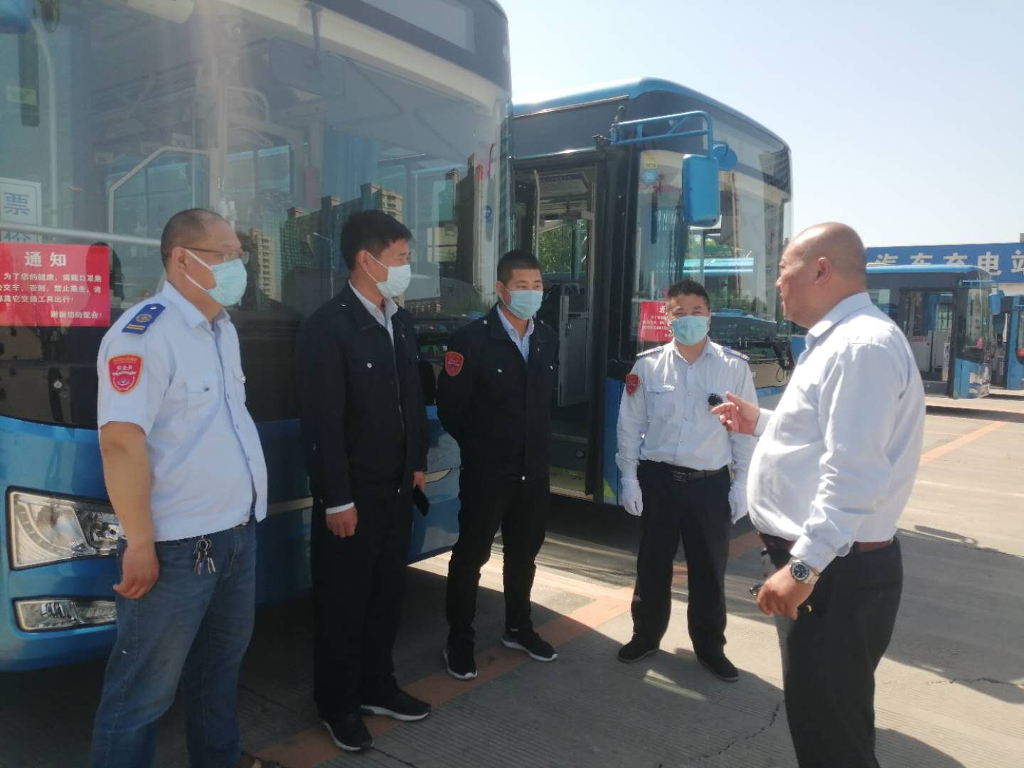 公交集團公交事業(yè)一部上進會期間組織“駕駛員服務(wù)規(guī)范”綜合大檢查