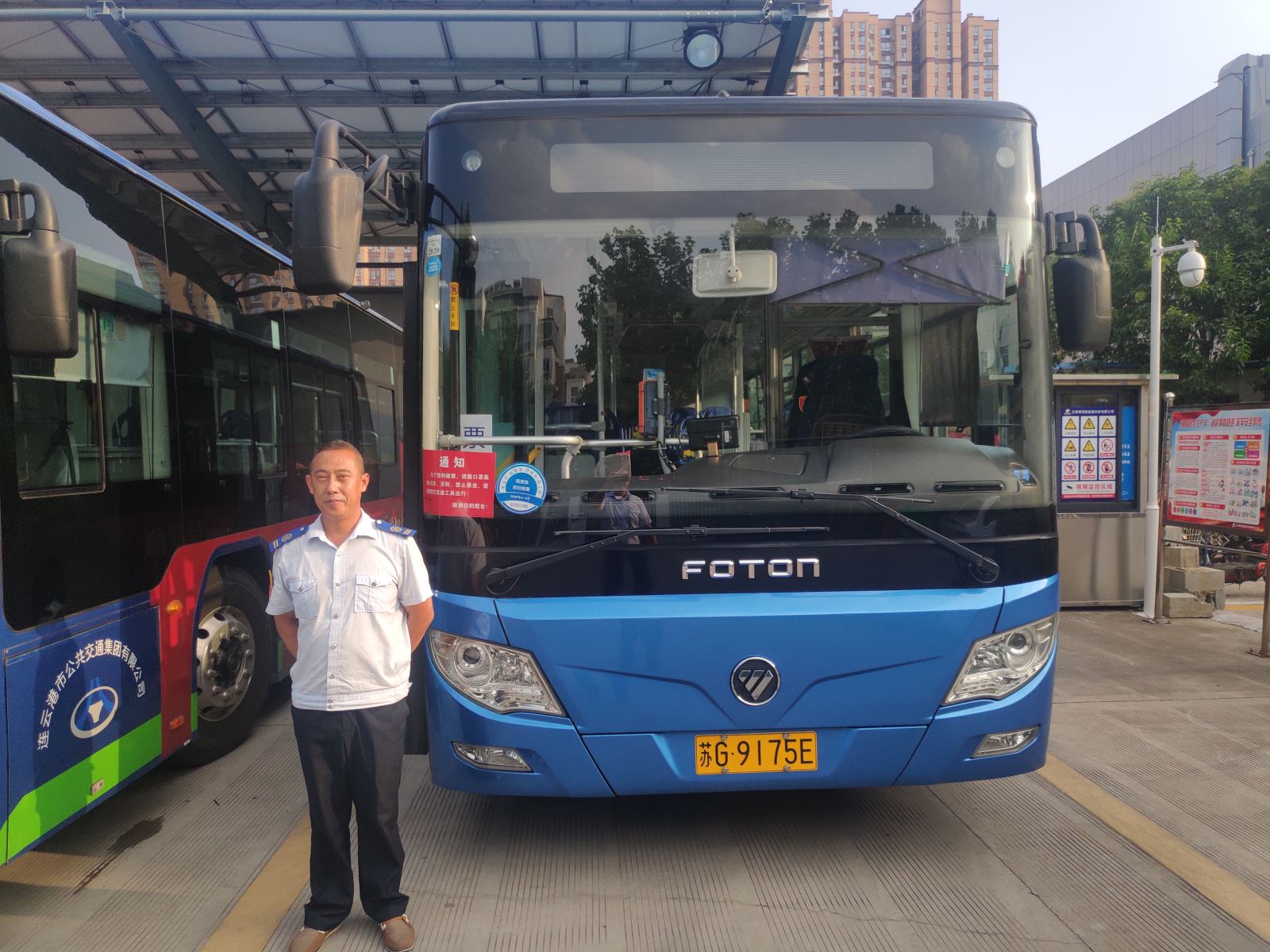 公交集團公交事業(yè)一部60路駕駛員 顧軍拾金不昧受贊揚