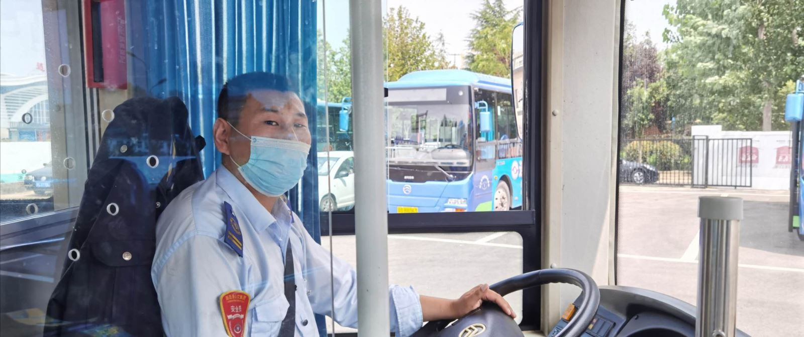 公交集團(tuán)公交事業(yè)一部 11路駕駛員楊波拾金不昧受表?yè)P(yáng)