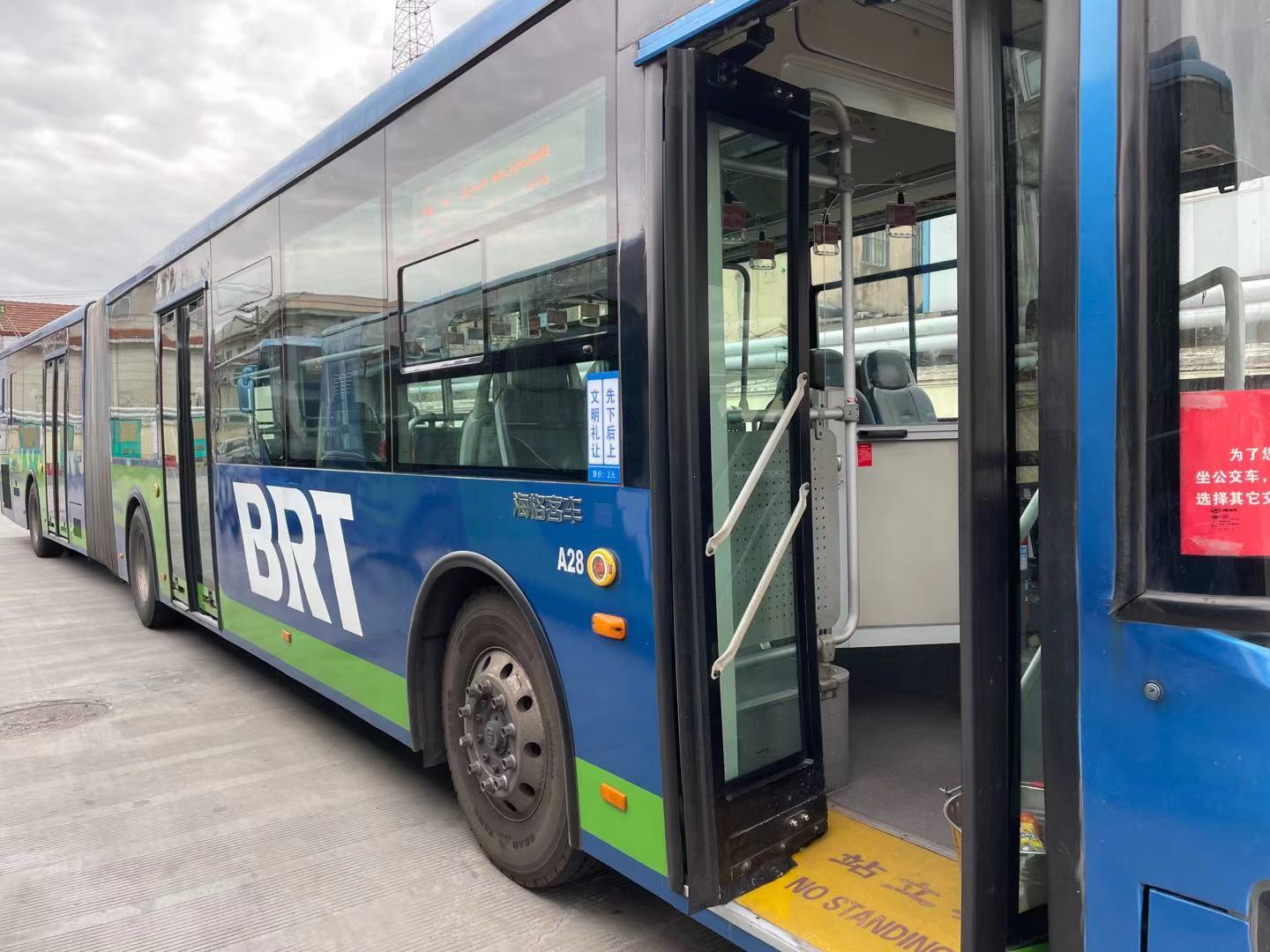 快速公交事業(yè)部認真做好營運證年審工作