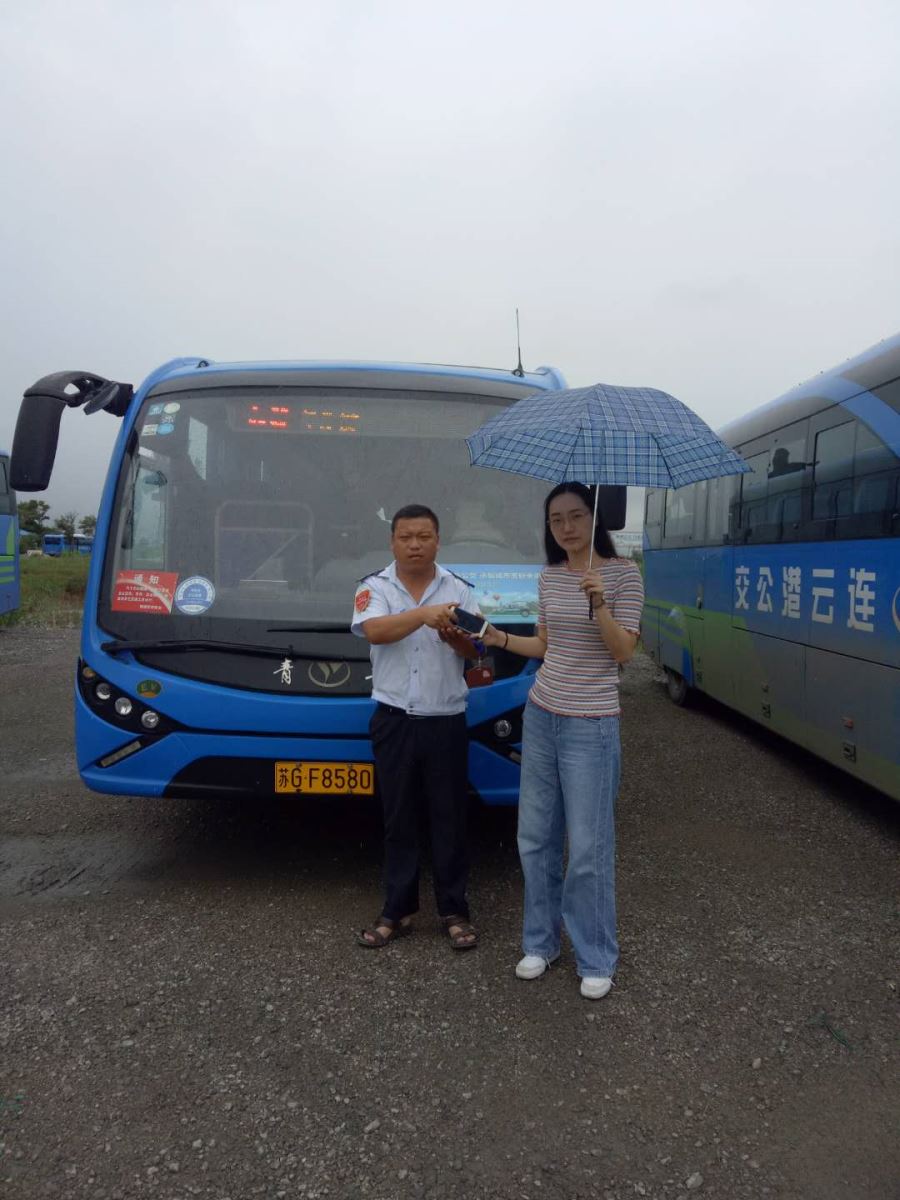 經(jīng)營(yíng)發(fā)展事業(yè)部53路駕駛員孫林拾金不昧