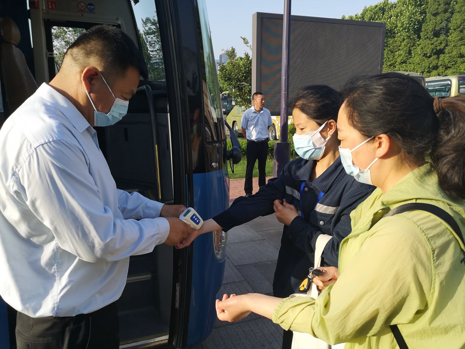 公交集團(tuán)公交事業(yè)二部積極做好金辰公司通勤定制公交開通工作