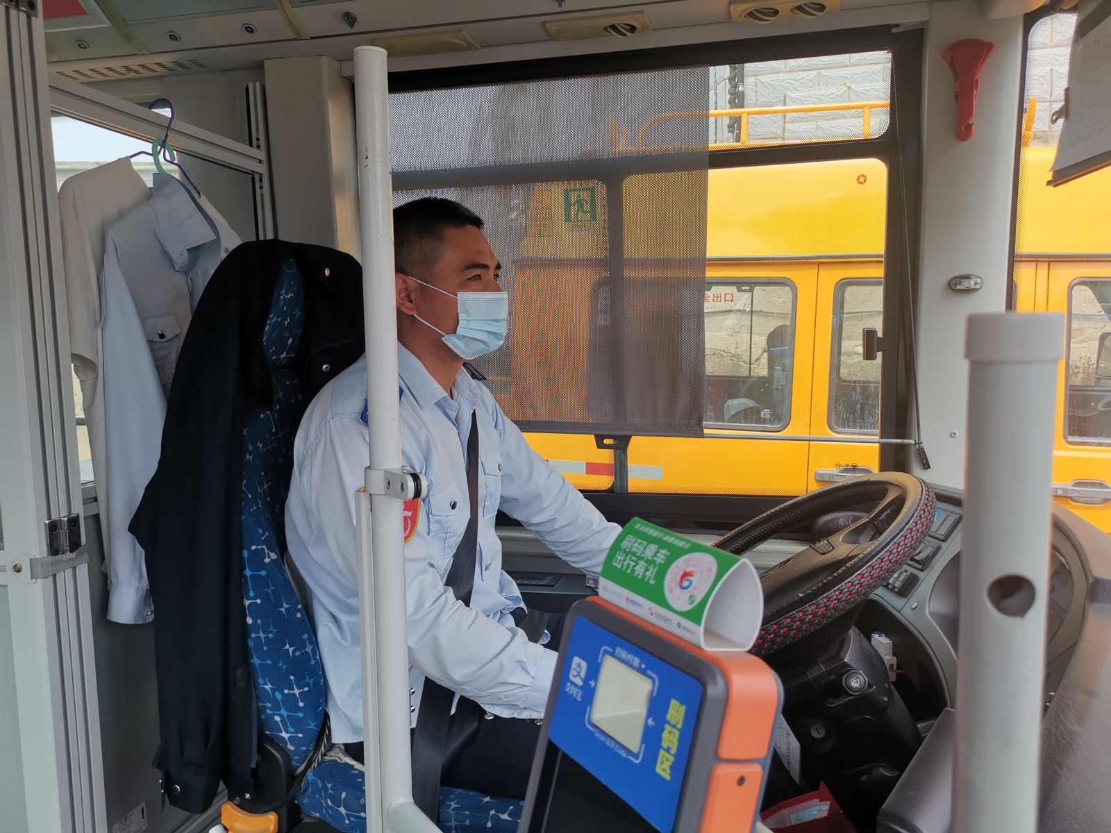 公交集團(tuán)公交事業(yè)一部游1路駕駛員李波拾金不昧受表?yè)P(yáng)