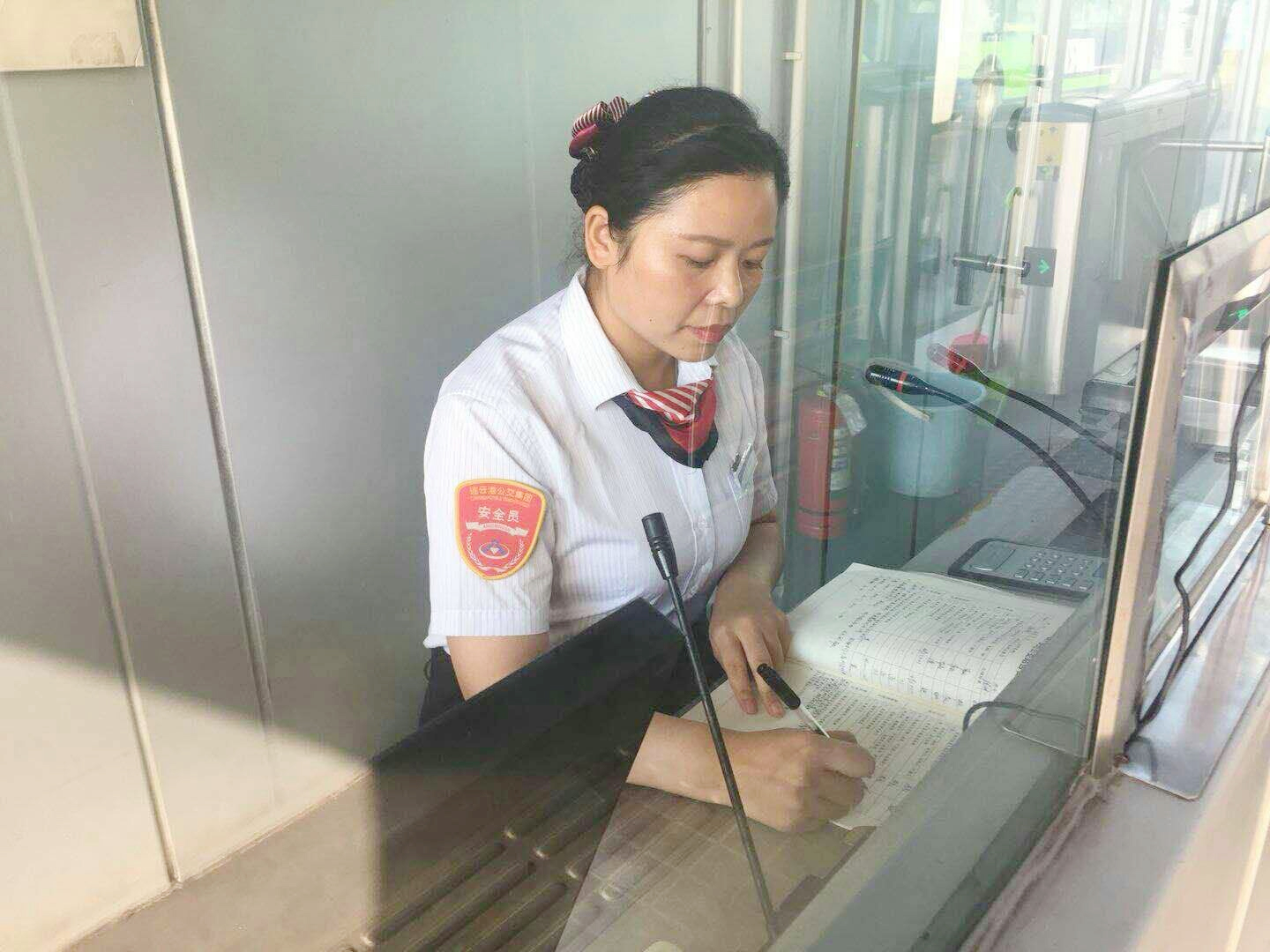 公交集團快速公司站務員愛崗敬業 綻放光彩