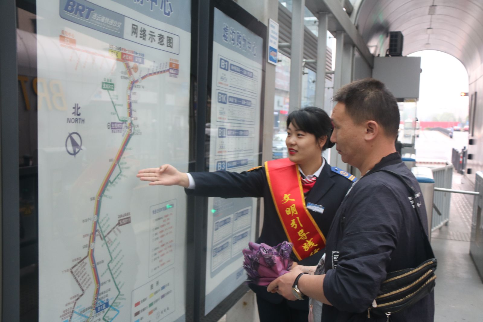 愛崗敬業的站務員