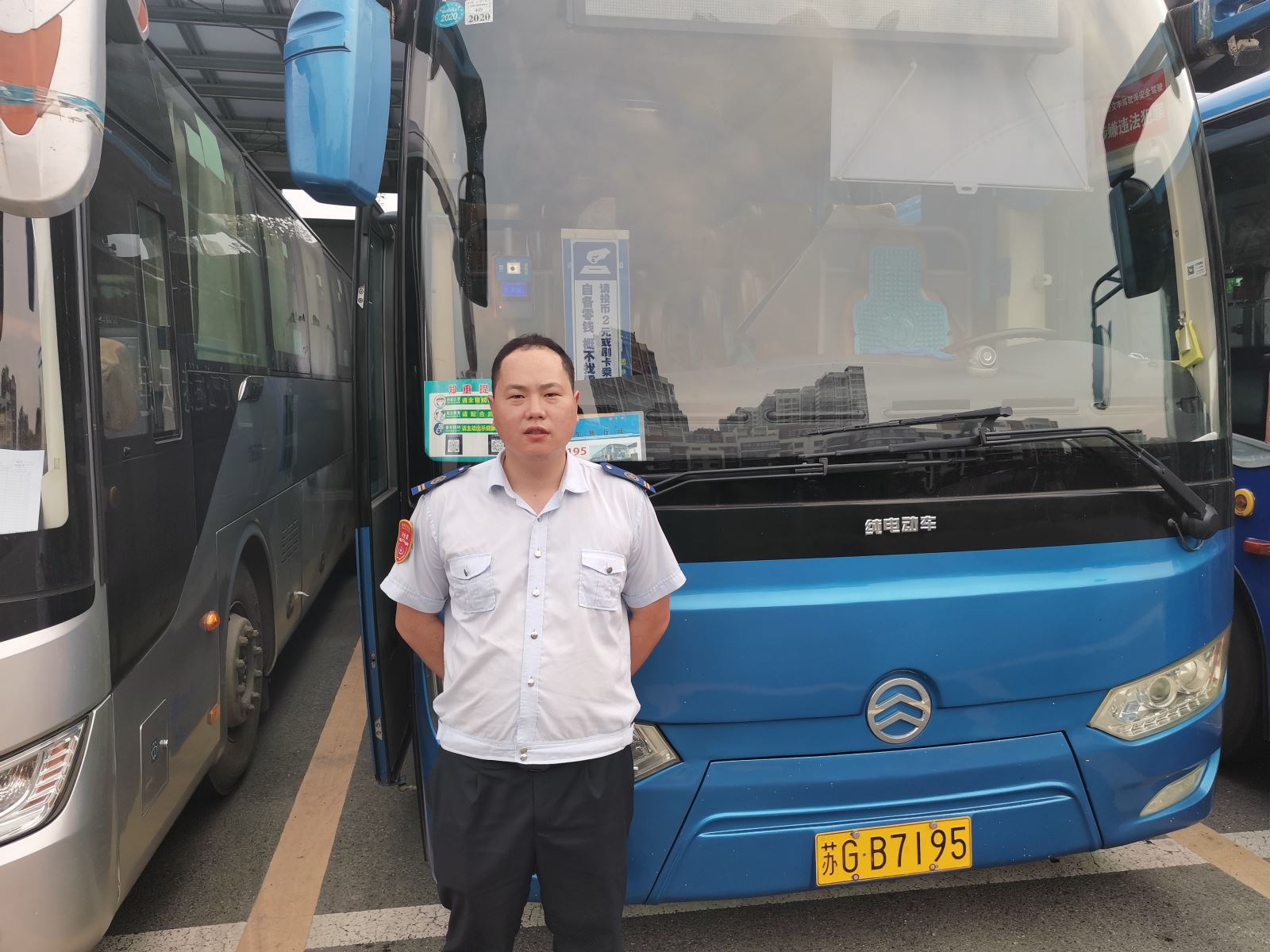 公交34路駕駛員金勇及時(shí)歸還乘客丟失的包